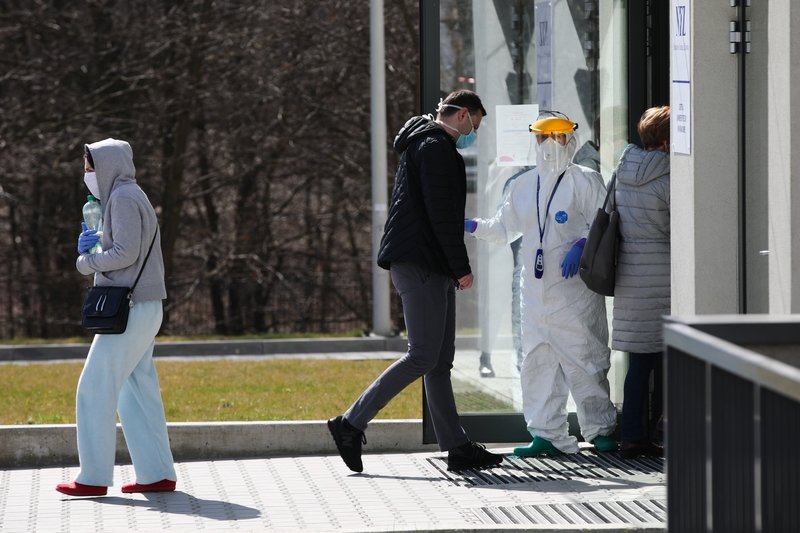 Poziom śmiertelności w sąsiednich państwach jest znacznie mniejszy niż w Polsce.