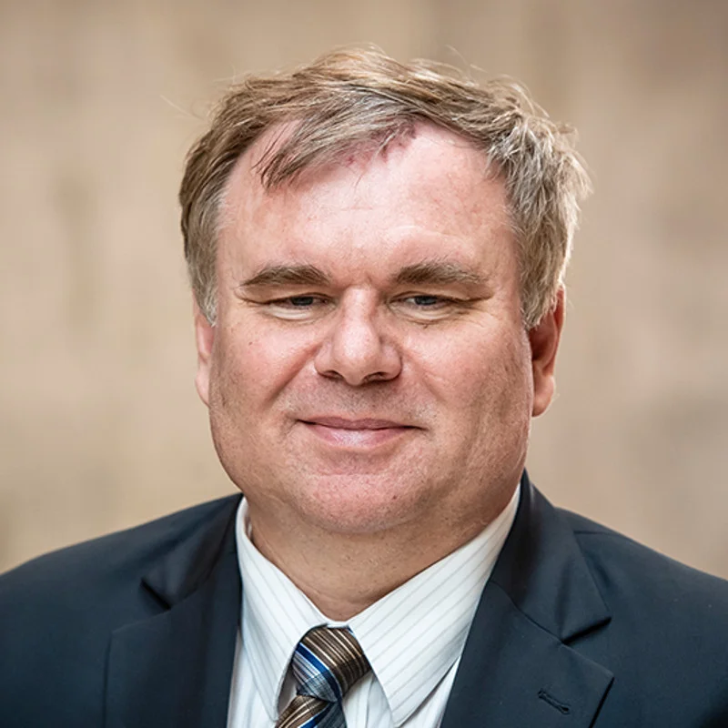 Prof. Marek Jutel, prezydent Europejskiej Akademii Alergologii i Immunologii Klinicznej (EAACI): W sezonie pylenia drzew osoby z alergicznym nieżytem nosa często cierpią z powodu zmęczenia, senności i zaburzeń koncentracji.