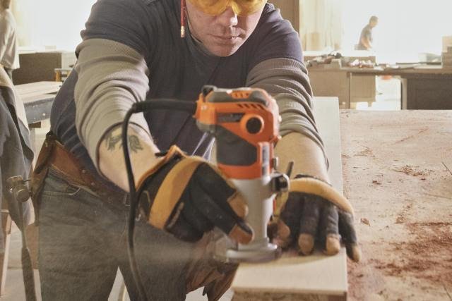 "Stanie przy pilarce nie czyni mnie bardziej męskim".