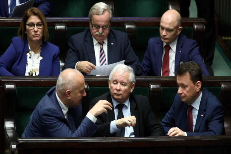 Rządowe stołki skusiły już niejednego. Tym razem jest o czterech parlamentarzystów PO.