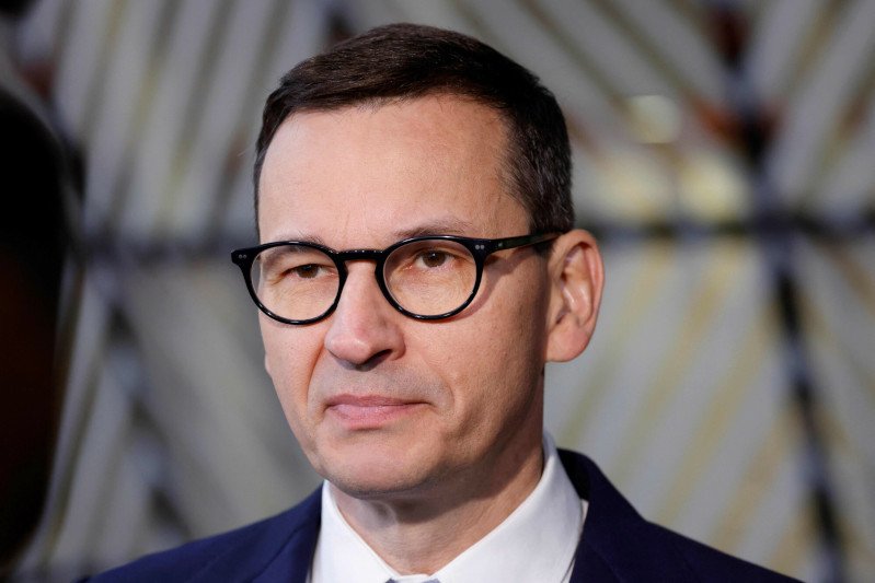 Czy Morawiecki ochronił dzieci przed tajemniczą "ideologią"? Kuriozalna odpowiedź MEN