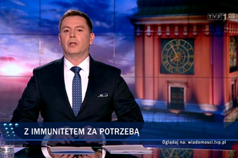 "Wiadomości" TVP poczuły pilną potrzebę zrobienia materiału o pośle, który przepychał się w toalecie. Jasne – negatywne zachowania posłów trzeba piętnować, zwłaszcza gdy są z  PO.