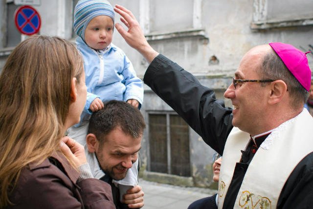 Biskupi promują Tydzień Wychowania na Twitterze. Na zdjęciu prymas Polski, Wojciech Polak.