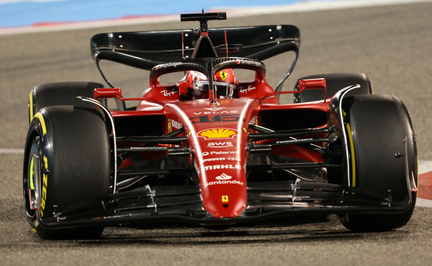 Charles Leclerc z Ferrari wygrał w sobotę kwalifikacje do Grand Prix Bahrajnu F1