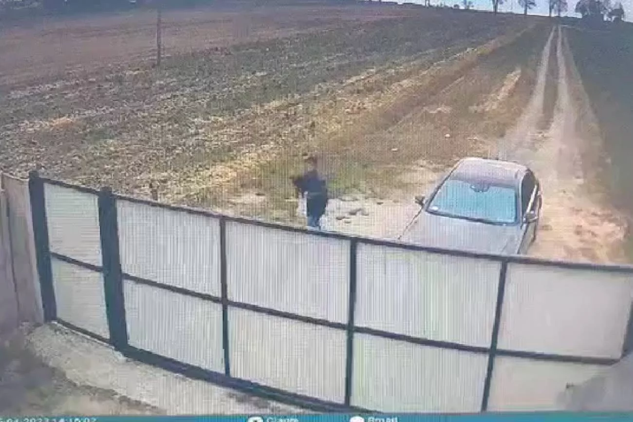 Mężczyzna przerzucił psa przez płot w schronisku. Zostawił list