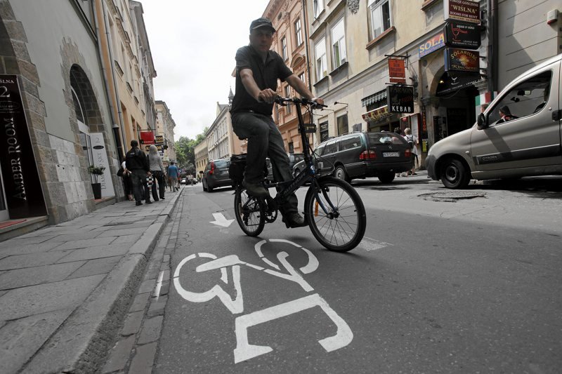 Rowerzyści kontra urzędnicy i kierowcy – kto ma rację?