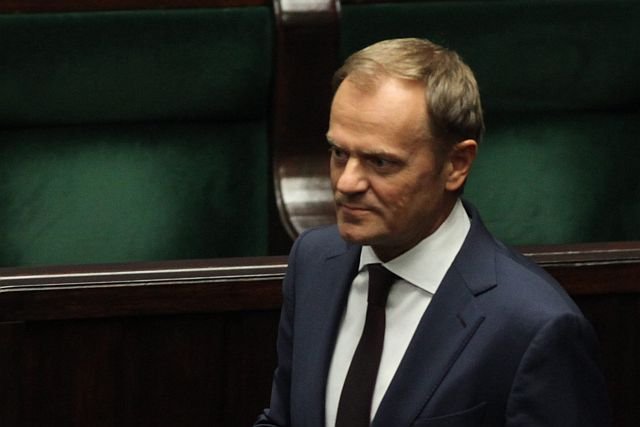 Donald Tusk krytukuje expose Ewy Kopacz .