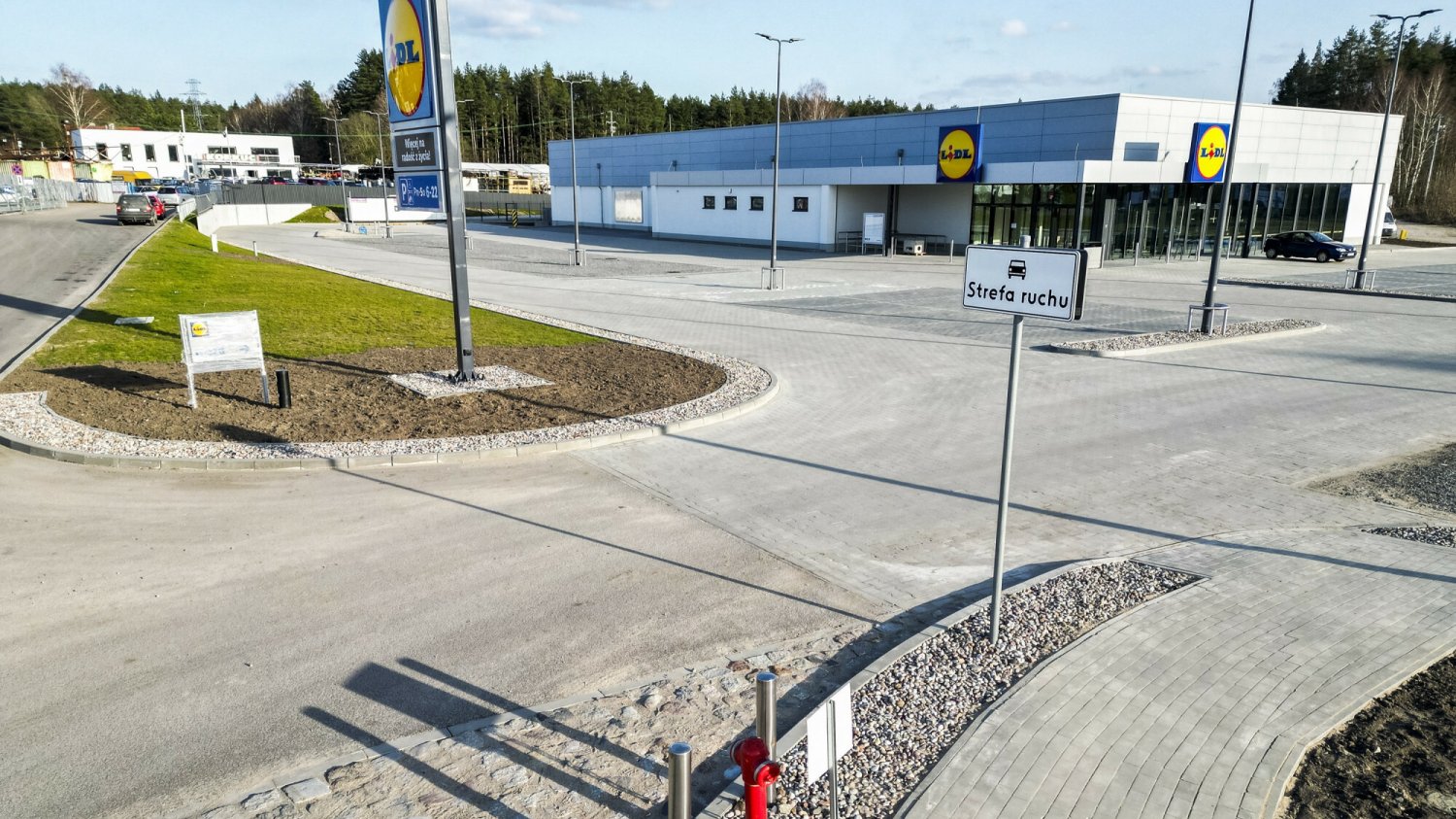 Parking przy Biedronce i Lidlu. Jak po nim jeździć?