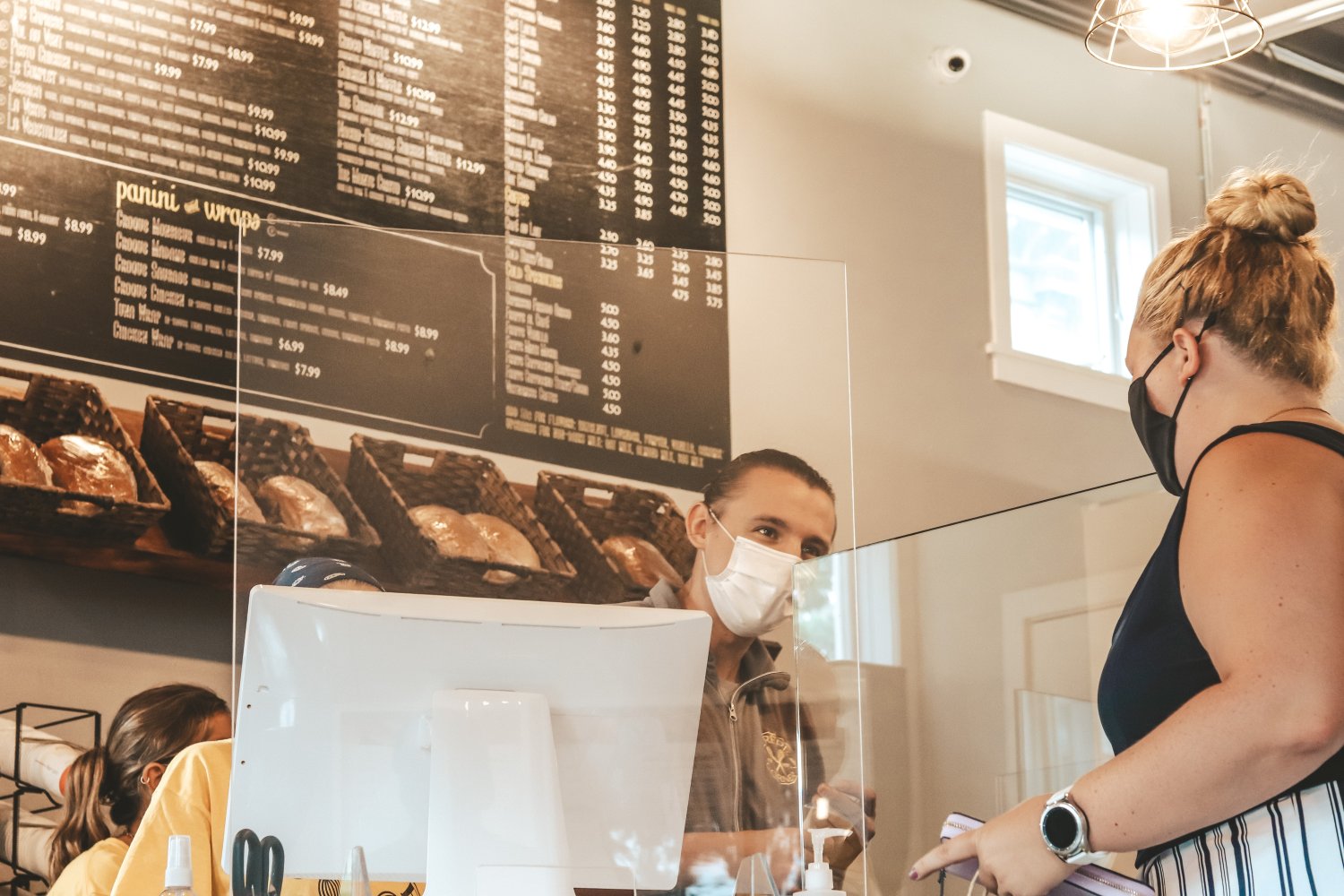Restaurator z Gorzowa Wielkopolskiego nie musi płacić kar za otwarcie lokalu w lockdownie, które nałożył na niego sanepid (zdjęcie ilustracyjne).