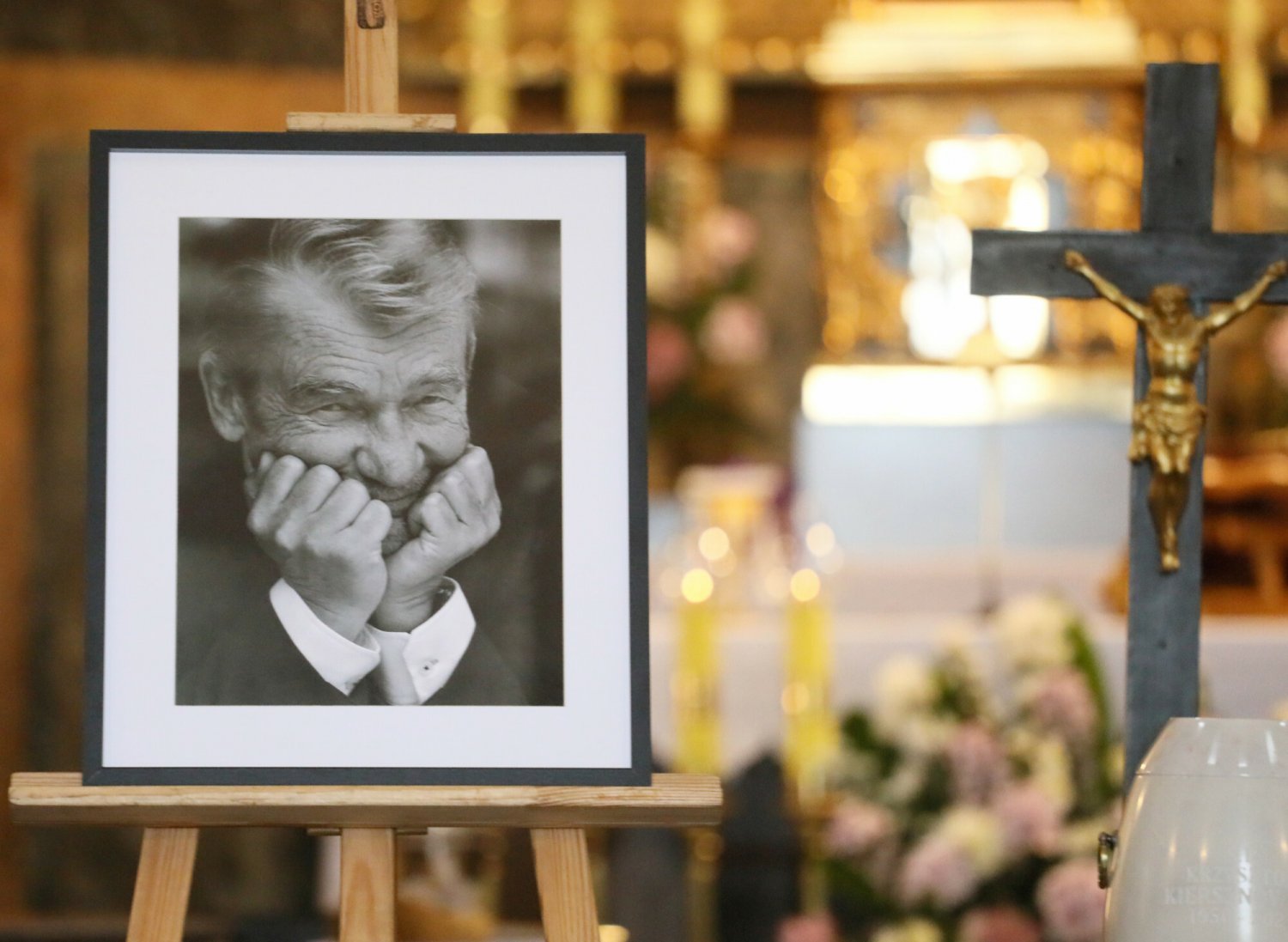 Na pogrzebie Krzysztofa Kiersznowskiego pojawił się m.in. Bogusław Linda.