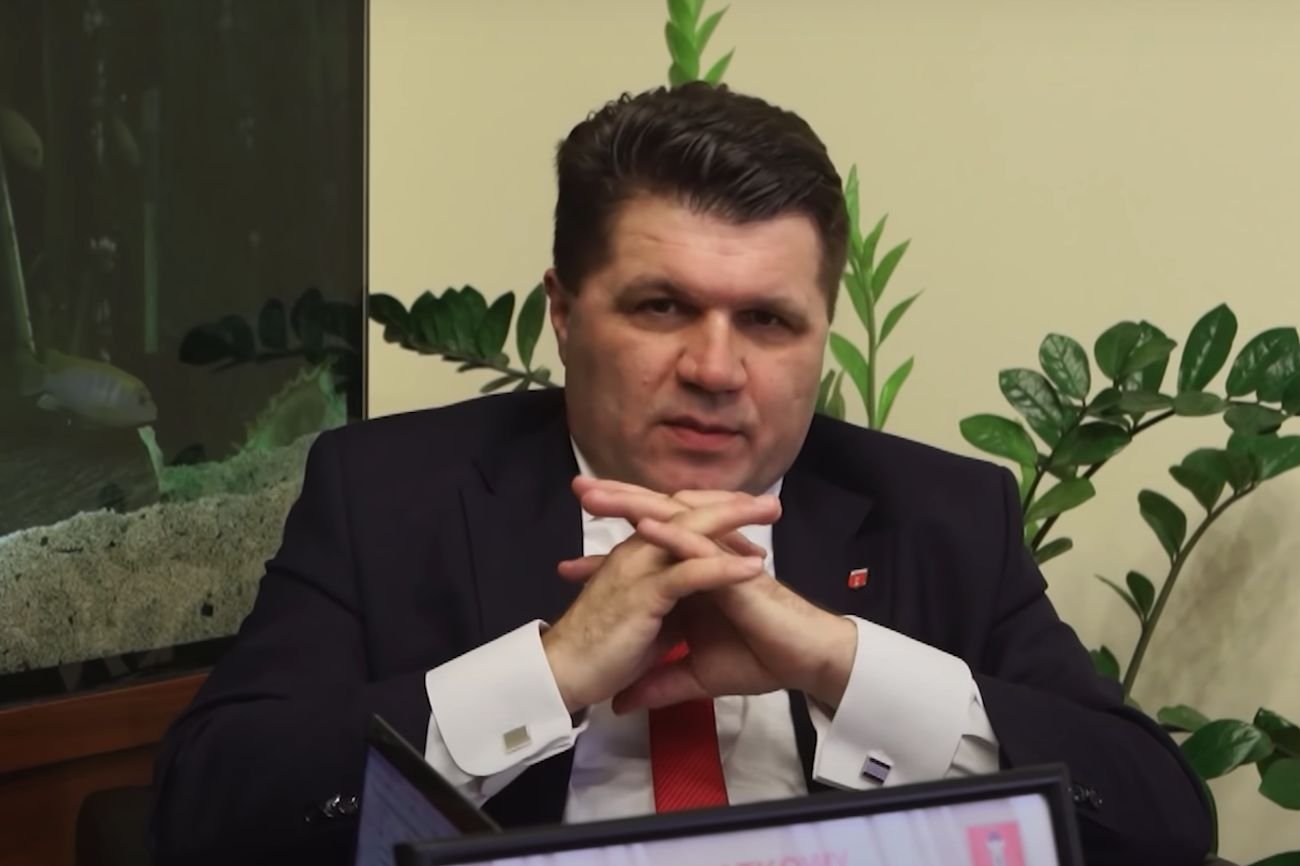 Burmistrz Wielunia rozwiązał umowę z Marcinem Najmanem.