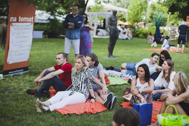 Naszych blogerów na pikniku słuchaliśmy siedząc na kocykach