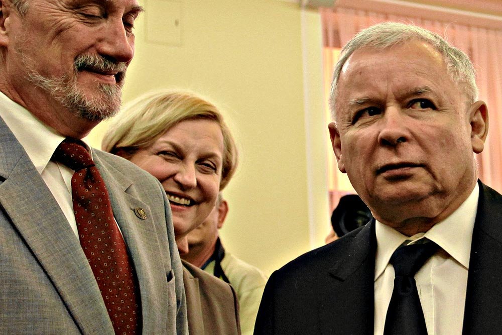 Jarosław Kaczyński, Anna Fotyga i Antoni Macierewicz w Sejmie