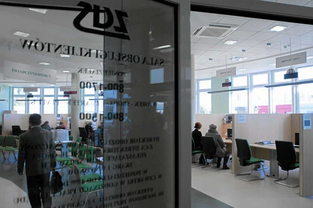 Rząd wygrywa z OFE. Jedynie ok. 150 tys. z 14 mln Polaków wybrało prywatne fundusze.