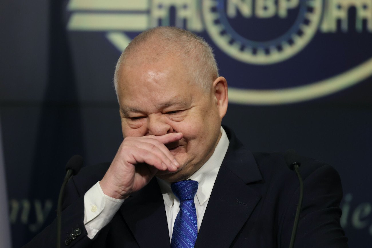 Prezes NBP Adam Glapiński podczas konferencji prasowej (09.02.2022).