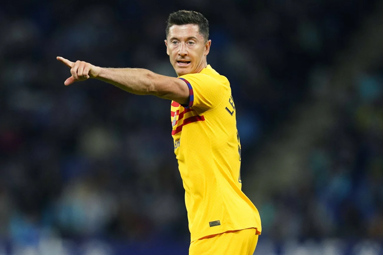 Skandal w FC Barcelonie z rosyjskimi kibicami. Komentarz Lewandowskiego Skandal w FC Barcelonie z rosyjskimi kibicami. Komentarz Lewandowskiego