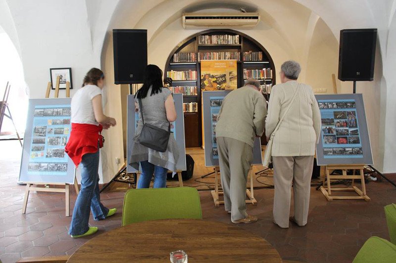 Decyzja o zamknięciu biblioteki w Lesznie z powodu organizowanej komunii wzbudziła sporo emocji.