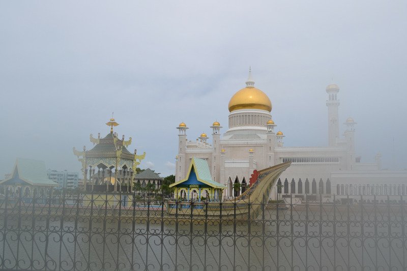 W Królestwie Brunei od 3 kwietnia będzie homoseksualistom groziło ukamienowanie za uprawianie seksu.