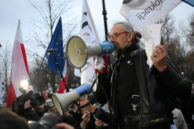 Zdaniem byłego kapelana Solidarności przynależność do KOD-u jest nie do pogodzenia z praktyką wiary katolickiej.
