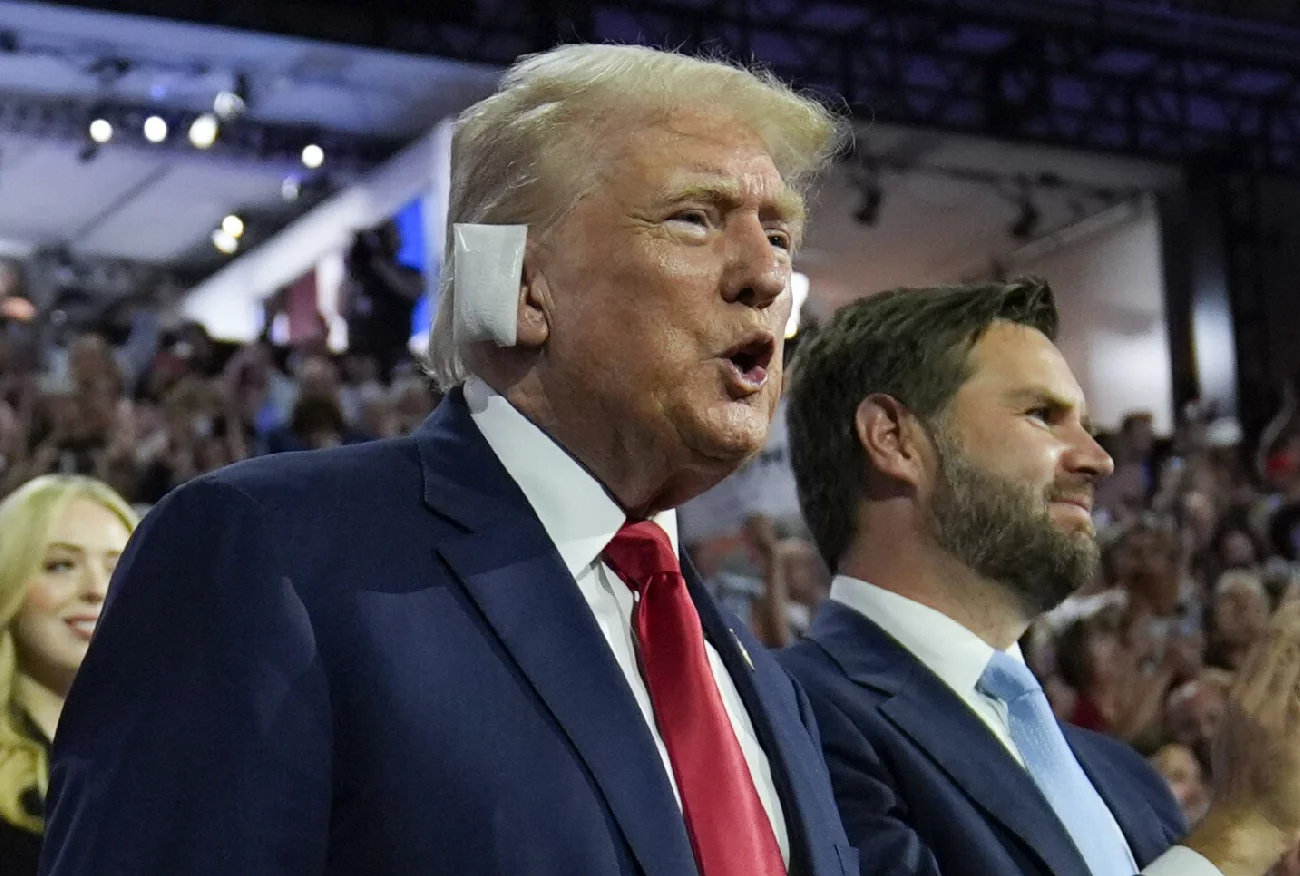 Donald Trump pokazał się po zamachu. Do sieci trafiły zdjęcia.