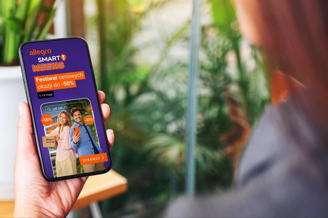 Allegro Smart! to dostępna webowo i mobilnie usługa platformy zakupowej Allegro z elementami programu lojalnościowego. Subskrypcyjny pakiet daje szereg korzyści użytkownikom.