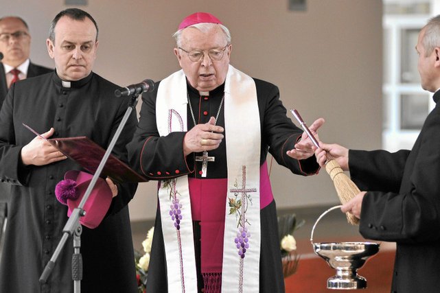 Biskup Kazimierz Górny nie oszczędził rządu Ewy Kopacz oraz byłego już prezydenta Bronisława Komorowskiego.