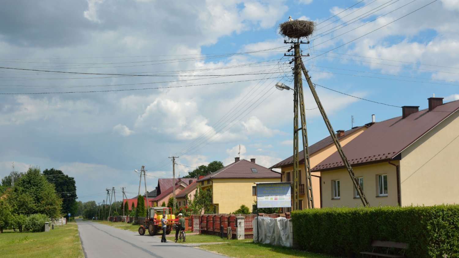 Lipiny Dolne, wieś w gminie Potok Górny, która uważana jest za najbiedniejszą w Polsce.