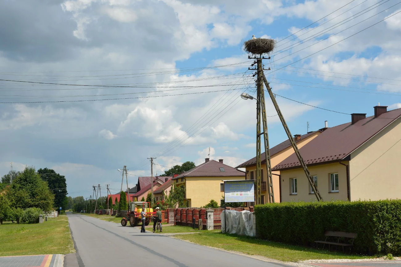 Lipiny Dolne, wieś w gminie Potok Górny, która uważana jest za najbiedniejszą w Polsce.