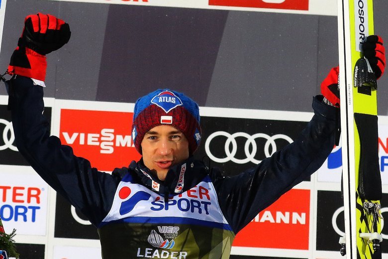 Kamil Stoch dzięki fenomenalnej próbie w drugiej serii zajął w Sapporo drugie miejsce.