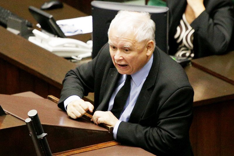 Najnowszy sondaż wskazuje, że jesienią PiS wygrałoby ewentualne przedterminowe wybory. Jednak ekipa "dobrej zmiany" mogłaby mieć problem z utrzymaniem większości.