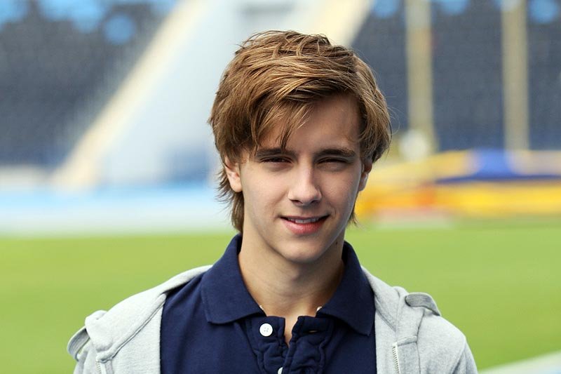 Aktor Maciej Musiał odłożył urodziny, by podziękować Bogu. Inni celebryci również zbliżają się ostatnimi czasy do Kościoła.