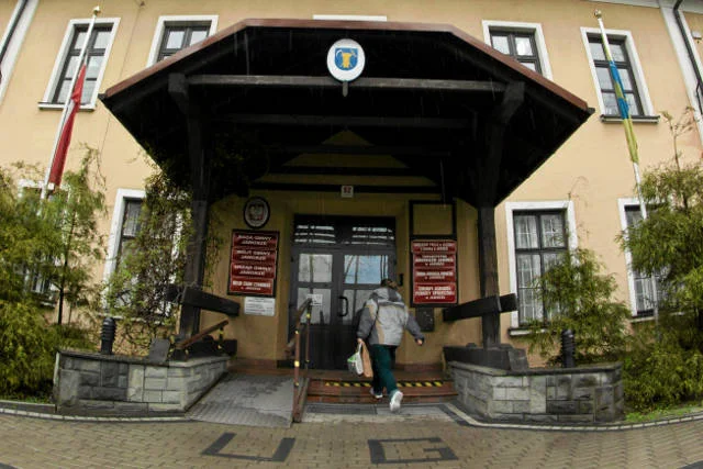 Osoby wykluczone cyfrowo wciąż muszą same chodzić do urzędów