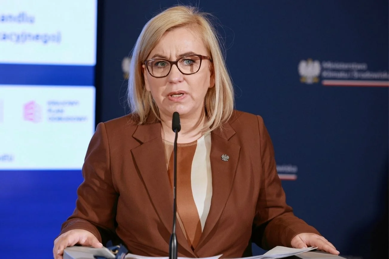 Nawrocki zawetował "ustawę wiatrakową". Tak odpowiedziała mu ministra klimatu. Nawrocki zawetował "ustawę wiatrakową". Jest reakcja minister klimatu.
