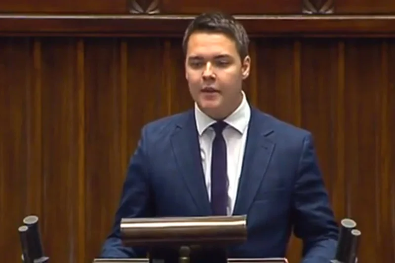 Wyrzucony z PiS-u najmłodszy poseł ma już nowy klub. Łukasz Rzepecki idzie do Pawła Kukiza.