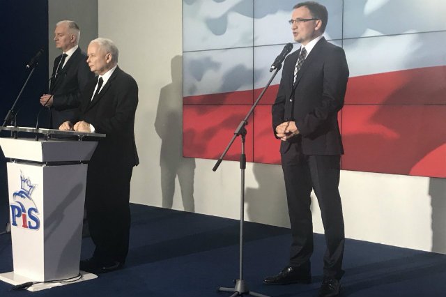 Na wspólnej konferencji prasowej wystąpili dziś Jarosław Kaczyński, Zbigniew Ziobro i Jarosław Gowin.