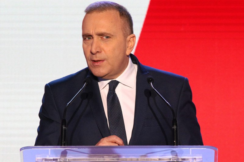 Grzegorz Schetyna obiecuje utrzymać 500 plus.