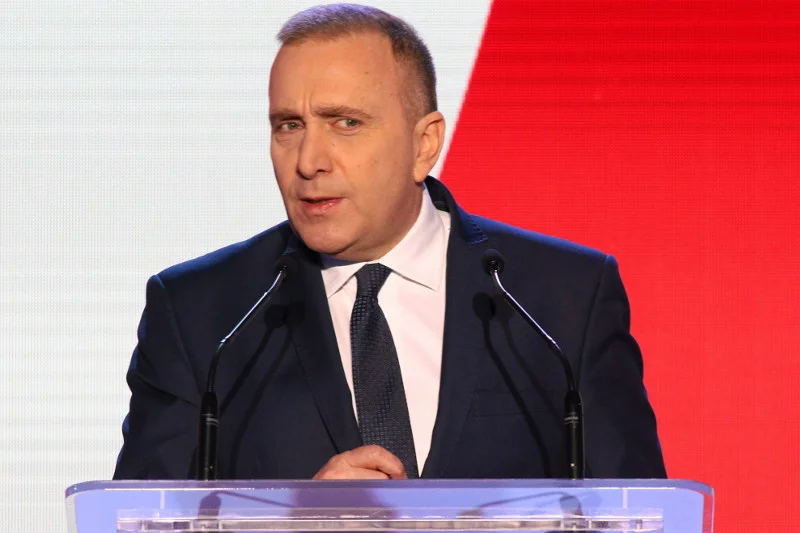 Grzegorz Schetyna obiecuje utrzymać 500 plus.