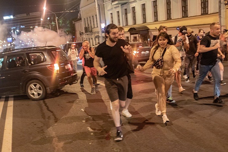 Sławomir Sierakowski z "Krytyki Politycznej" relacjonuje zamieszki w Białorusi i pokazał, czym do protestujących strzelają służby Łukaszenki. Łuski "Made in Poland", czyli czym do protestujących na Białorusi strzelają służby Aleksandra Łukaszenki.
