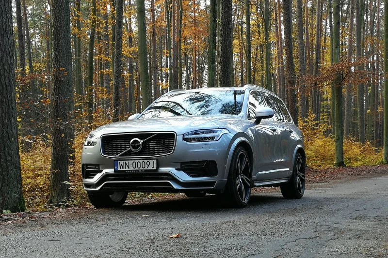 XC90 było pierwszym modelem Volvo, w którym zastosowano nową identyfikację wizualną.