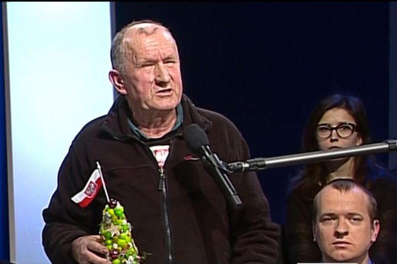 To właśnie ten mężczyzna sprawił duże problemy prowadzącym program "Studio Polska" w TVP Info.