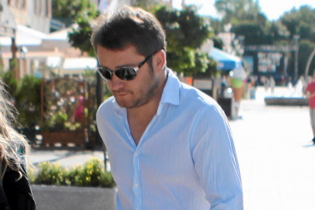 Kibice namawiają polityków do poturbowania Jarosława Kuźniara