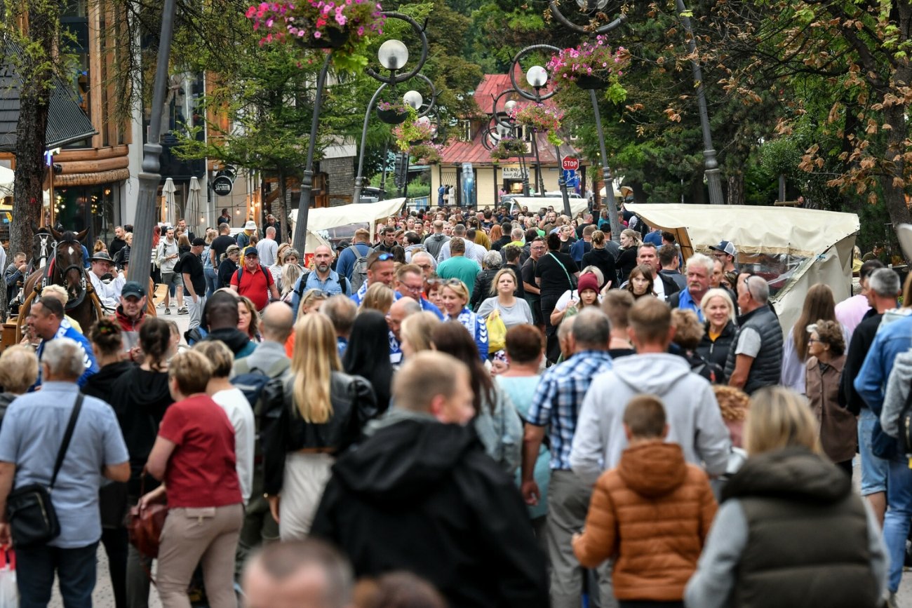 Tłum na Krupówkach