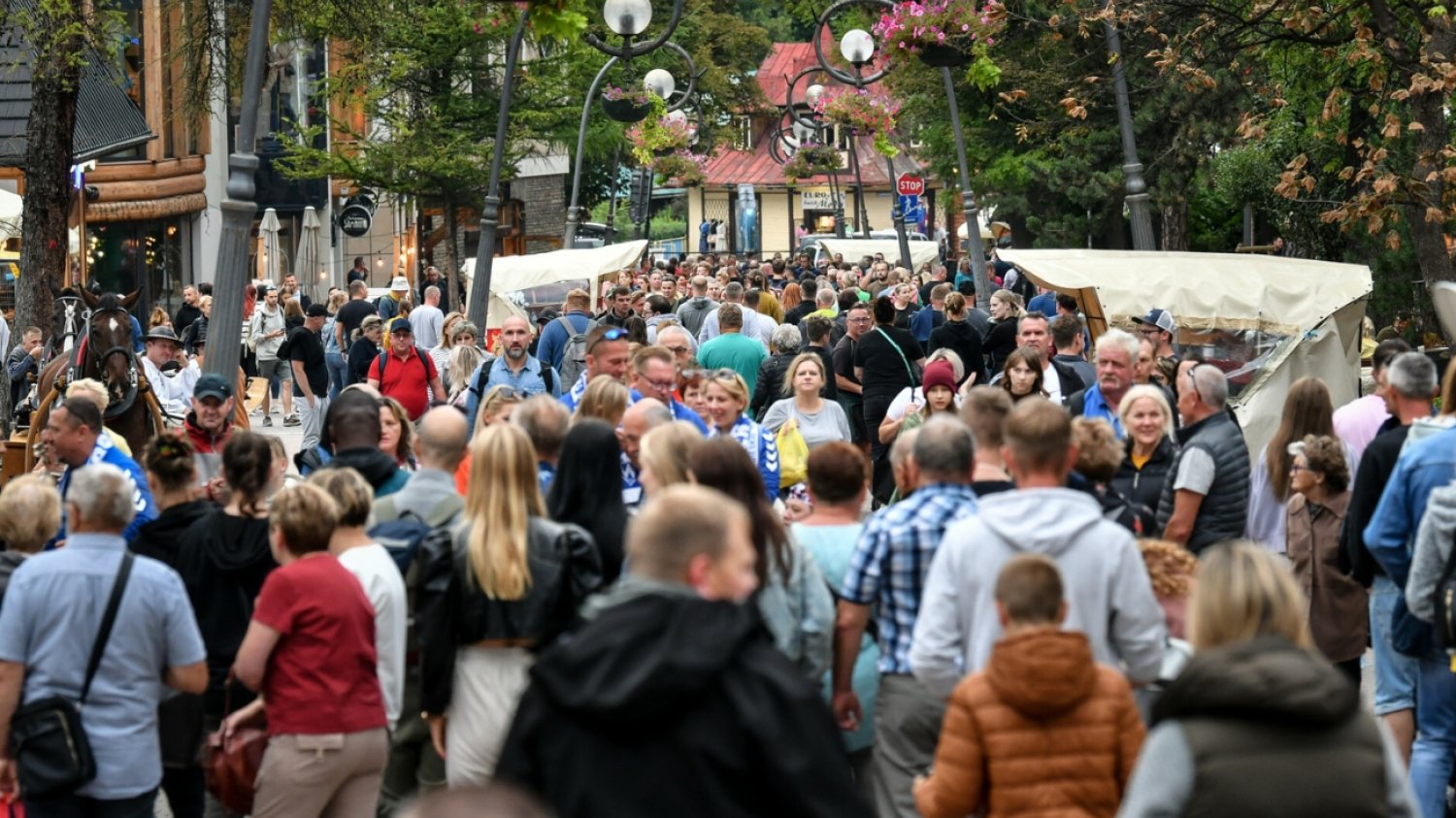 Tłum na Krupówkach