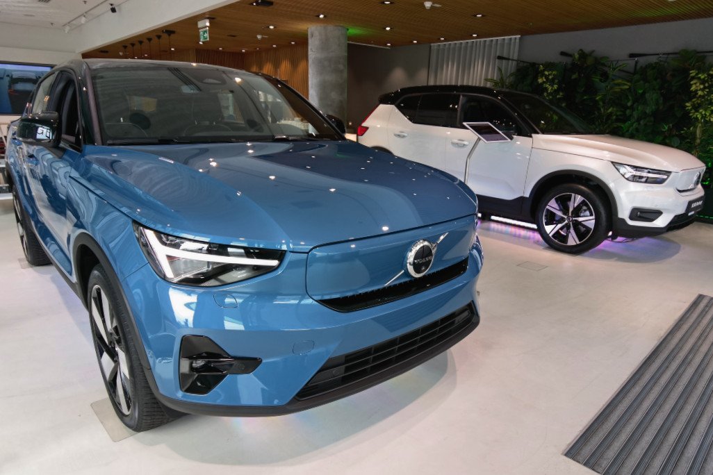 Volvo C40 Recharge (na pierwszym planie) i XC40 P8 Recharge
