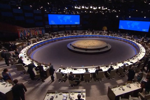 Salę plenarną obsługiwali wyłącznie mężczyźni