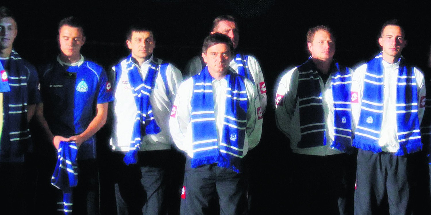 Waldemar Fornalik w otoczeniu królewskich doradców