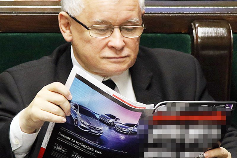 Co Jarosław Kaczyński czyta w Sejmie?