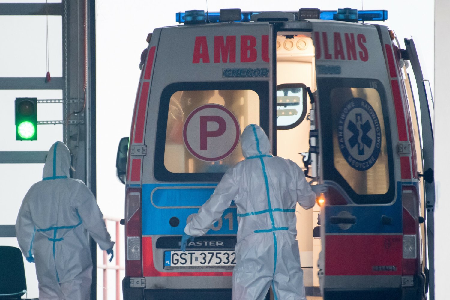 Z tygodnia na tydzień widać spadek liczby zakażeń koronawirusem w Polsce.