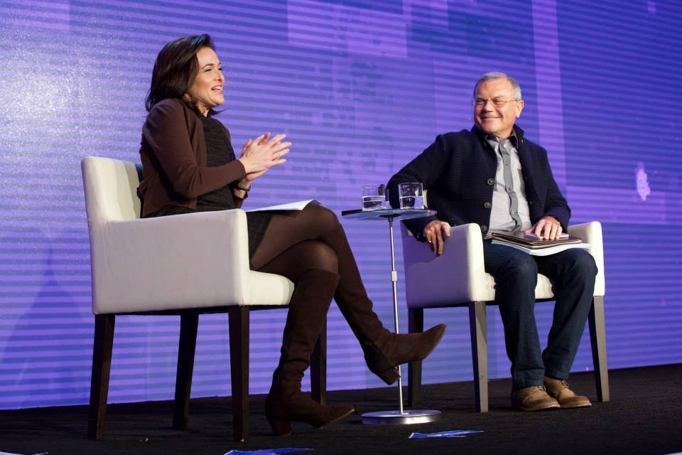 Sheryl Sandberg, szefowa operacyjna Facebooka, z prezesem jednej z najpotężniejszych sieci agencji reklamowych, Sir Martinem Sorrellem. Zdaniem Sandberg, podział na "work" i "life" nie ma dziś sensu.