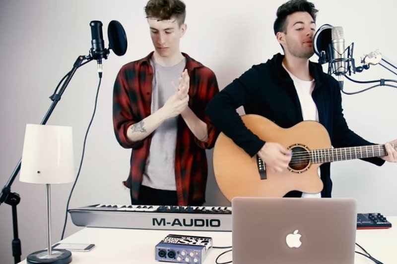 Dezy i Jędrzej Skiba nagrali świetne przeróbki hitów "Tamagotchi" i "Początek". Ich wersje zachwyciły internautów